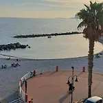 Casa Anna Fronte Mare Вентимилья