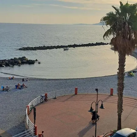 Casa Anna Fronte Mare Вентимилья