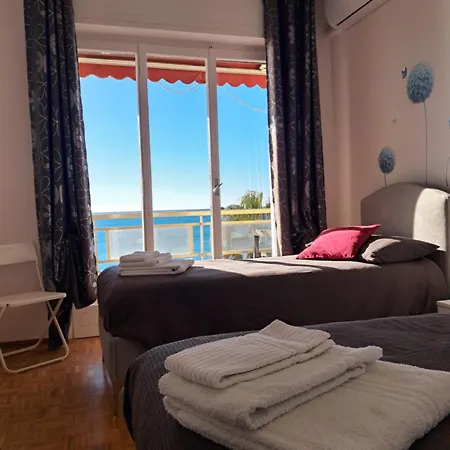 Casa Anna Fronte Mare * Ventimiglia